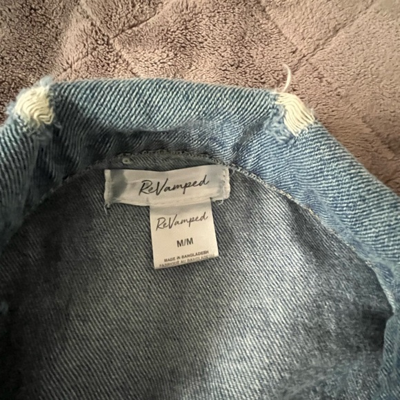 Revamped women’s distressed denim jacket - Picture 2 of 3